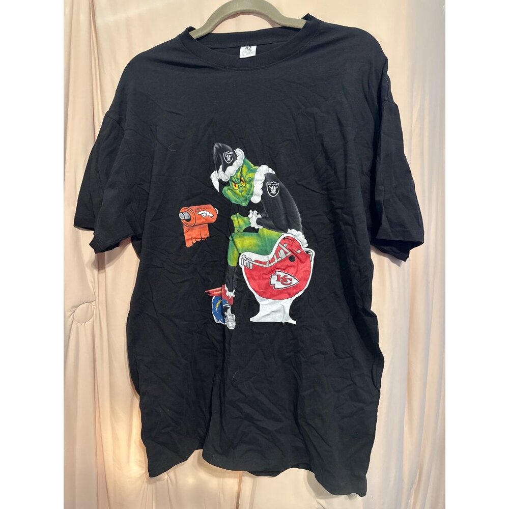 Raiders Grinch Pooping on Kansas City Chiefs Toilet Size Large NWOT